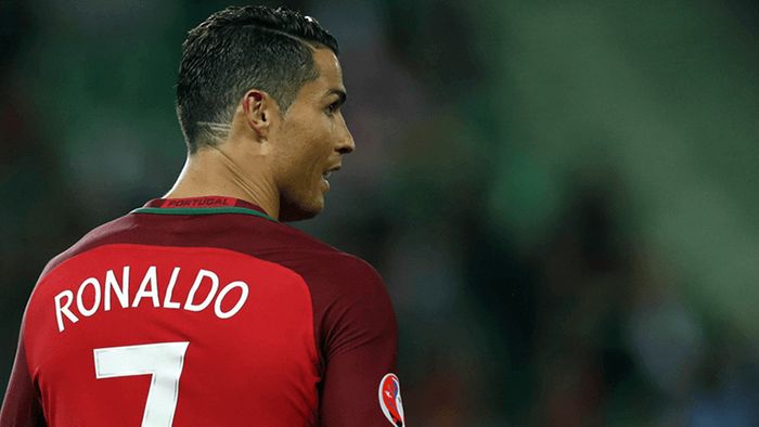 Tóc Ronaldo luôn thu hút ánh nhìn